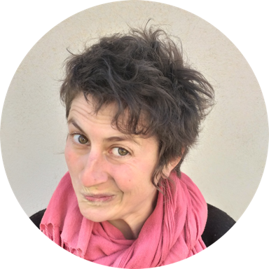 portrait de flora artiste dans la b-side company
